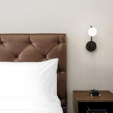 Four Points By Sheraton Kelowna Airport Екстериор снимка