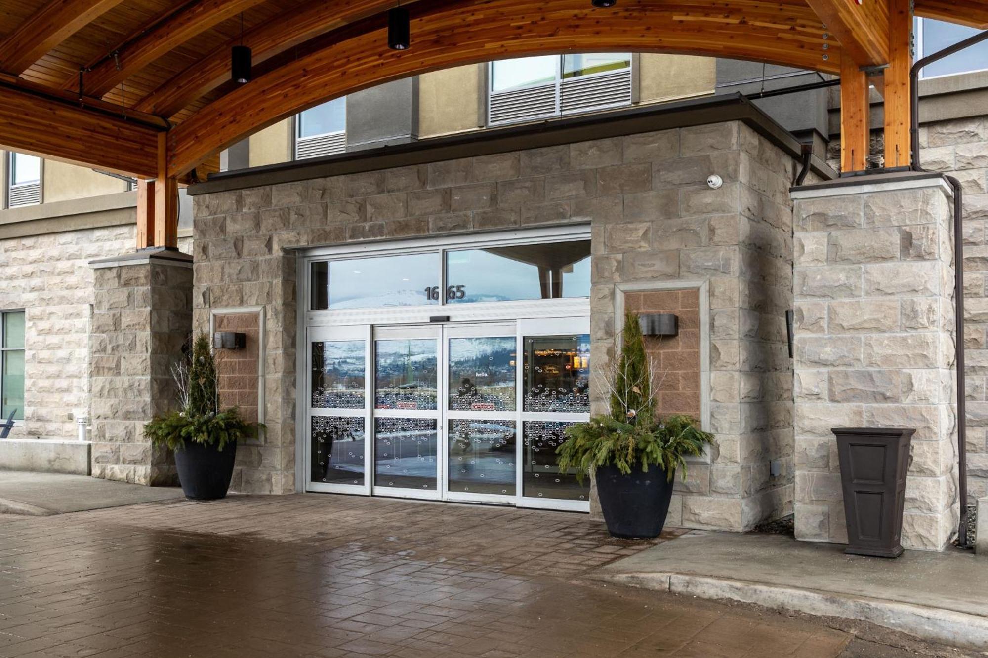 Four Points By Sheraton Kelowna Airport Екстериор снимка