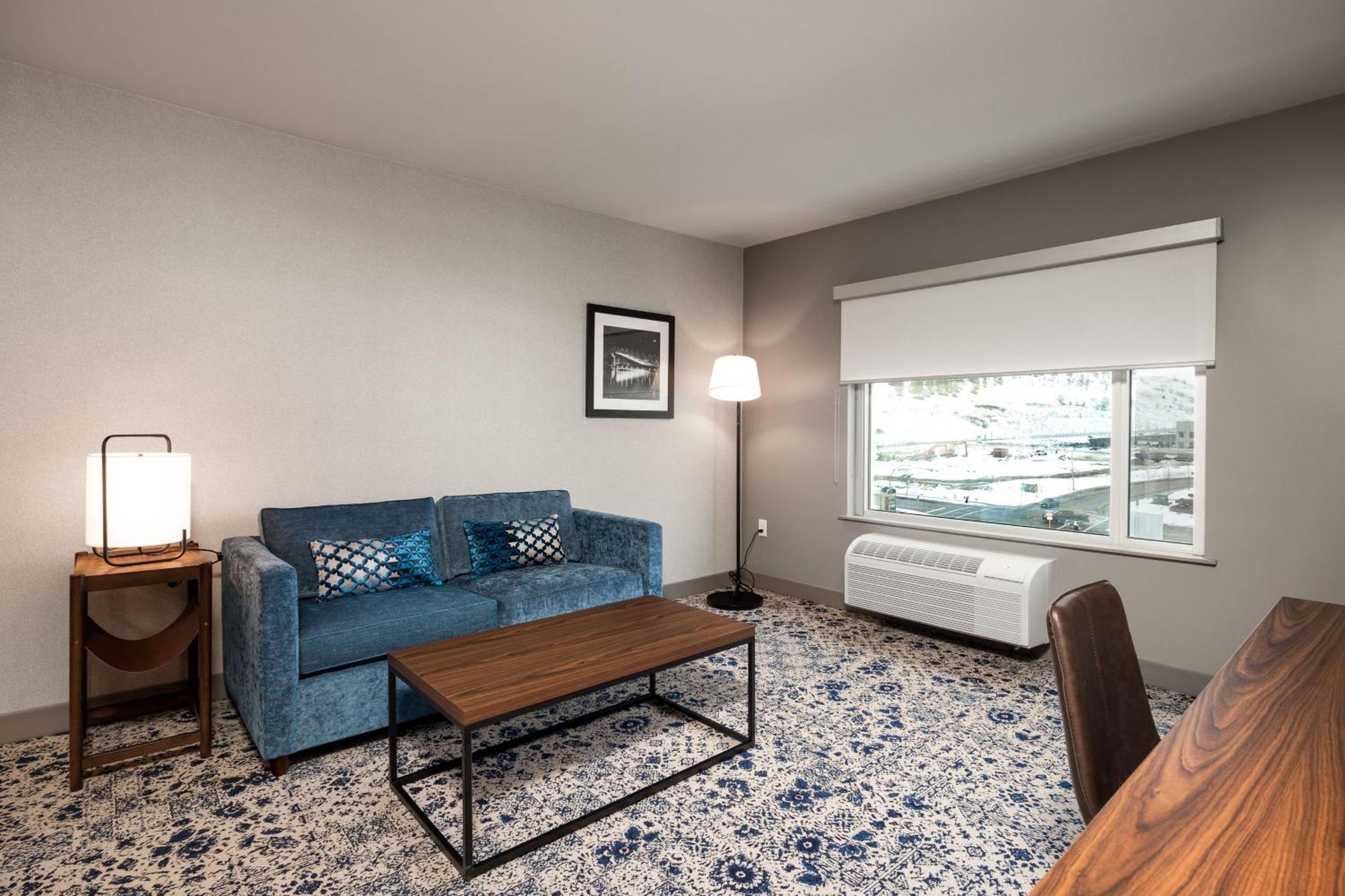 Four Points By Sheraton Kelowna Airport Екстериор снимка