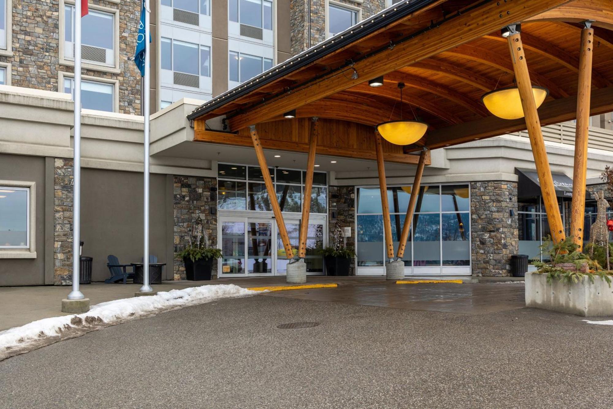 Four Points By Sheraton Kelowna Airport Екстериор снимка