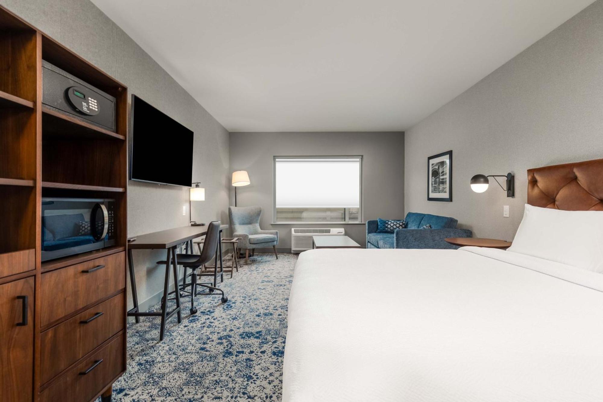 Four Points By Sheraton Kelowna Airport Екстериор снимка