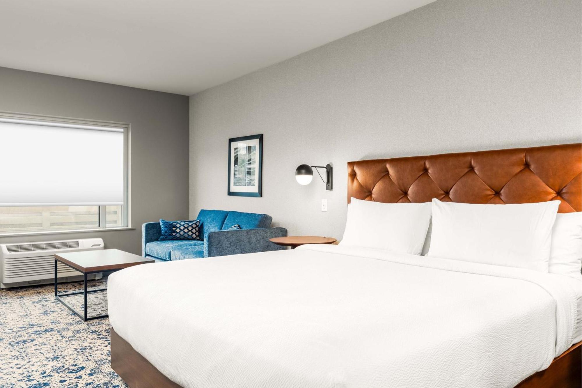 Four Points By Sheraton Kelowna Airport Екстериор снимка