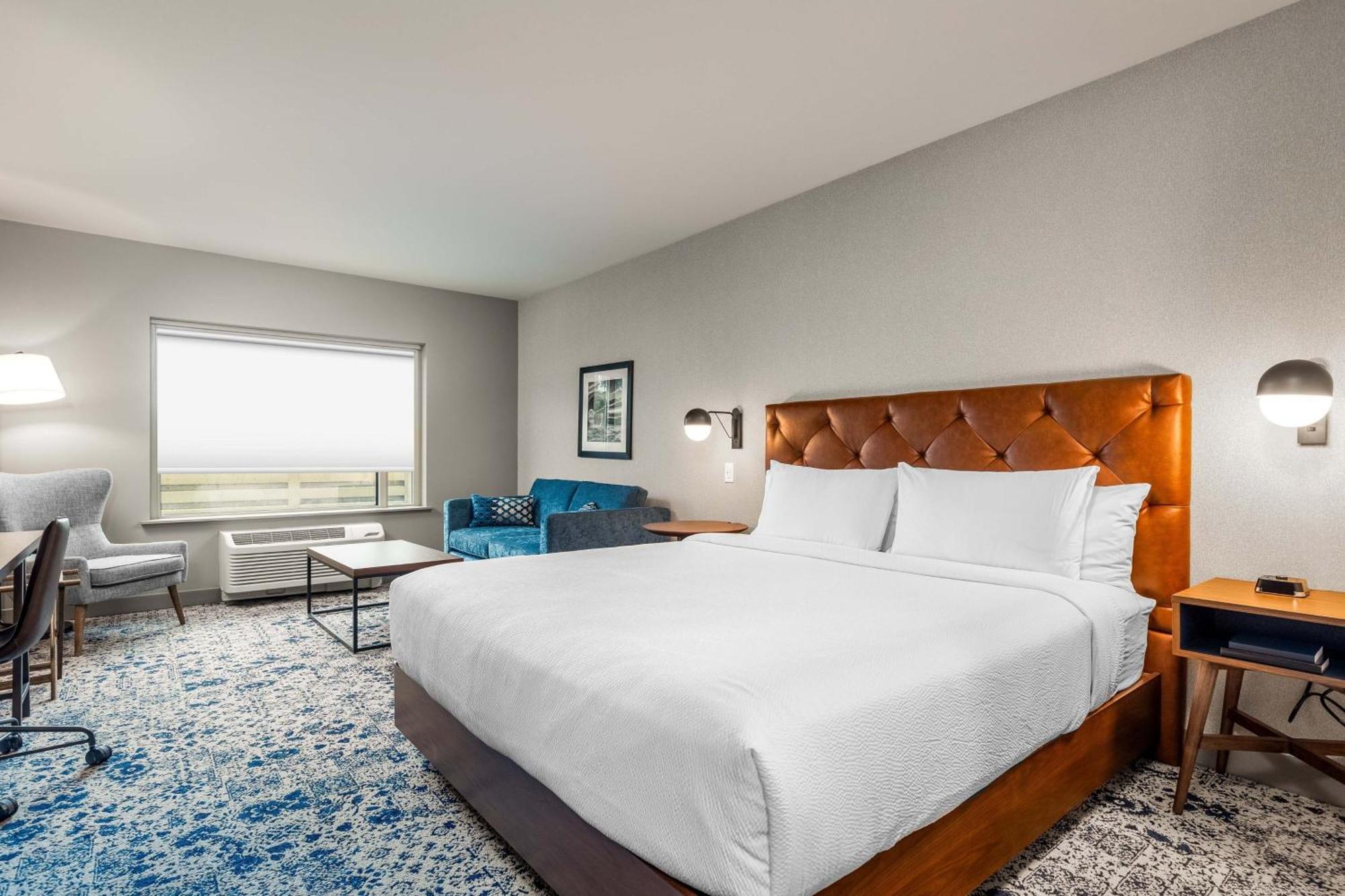 Four Points By Sheraton Kelowna Airport Екстериор снимка
