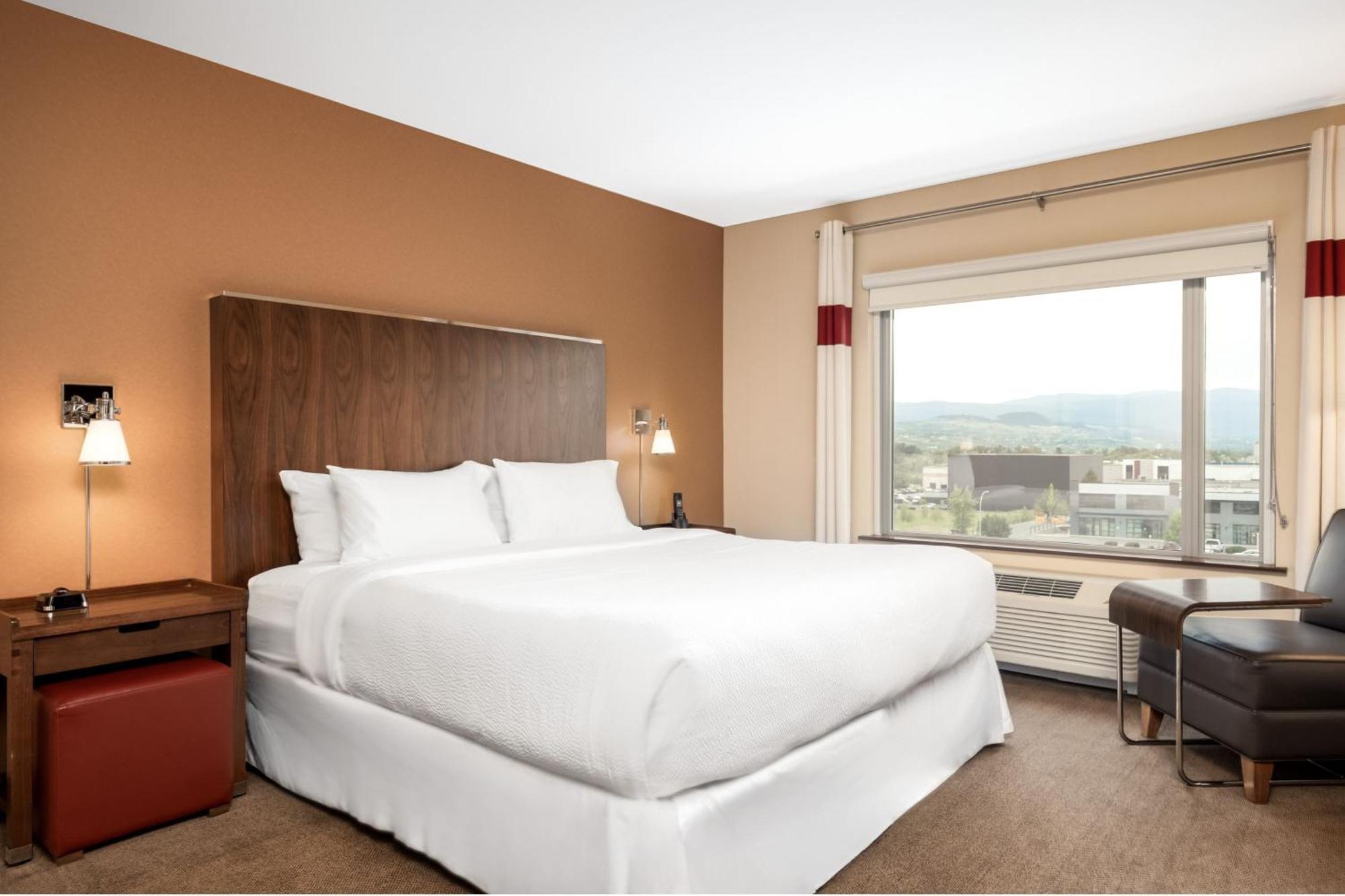 Four Points By Sheraton Kelowna Airport Екстериор снимка
