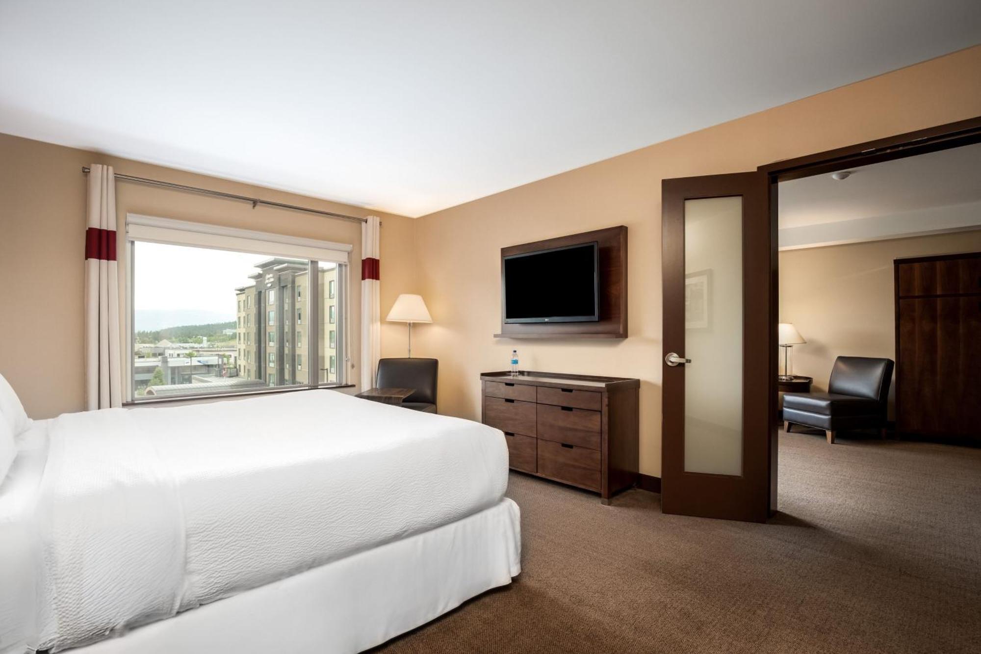 Four Points By Sheraton Kelowna Airport Екстериор снимка
