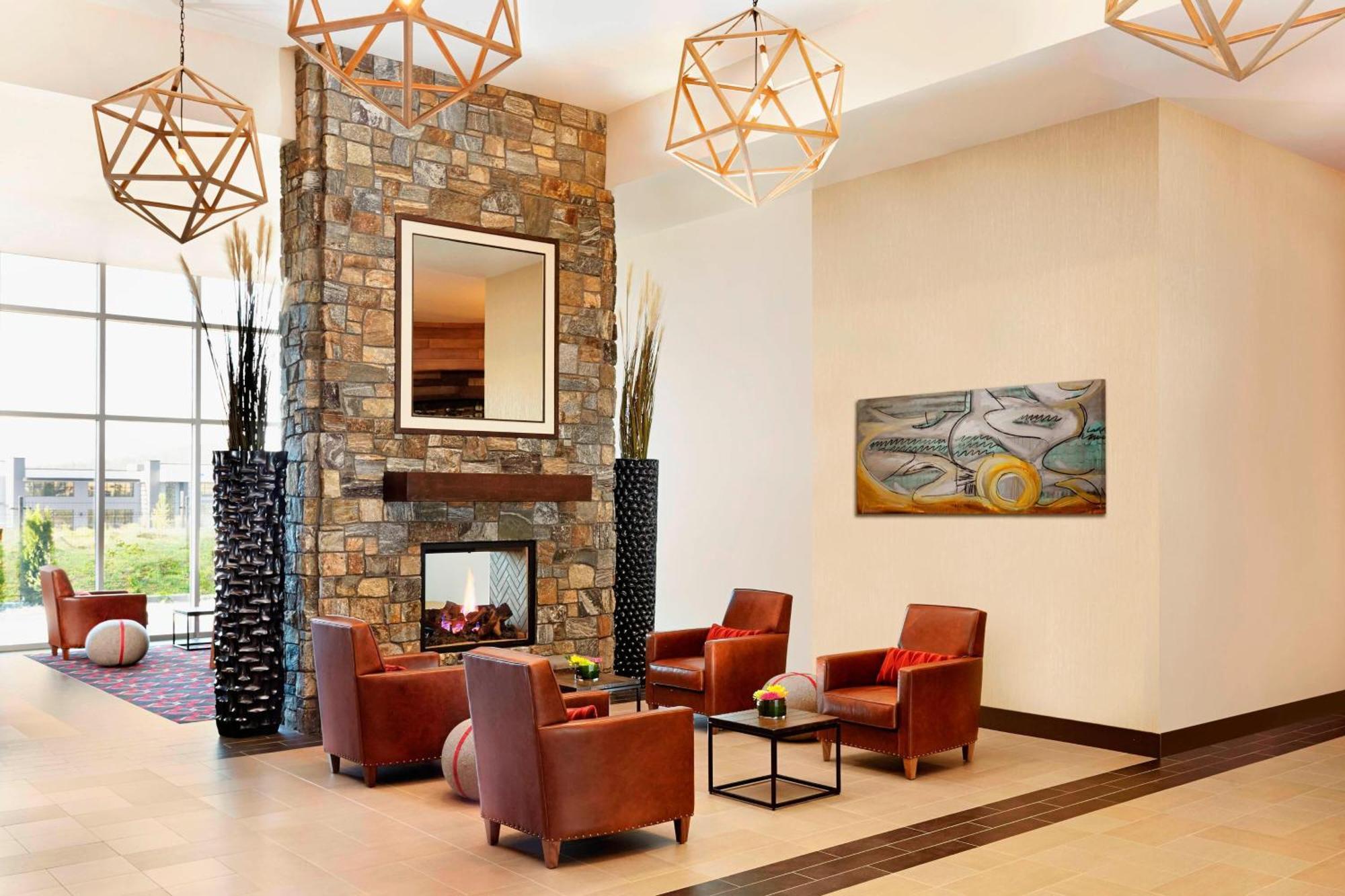 Four Points By Sheraton Kelowna Airport Екстериор снимка