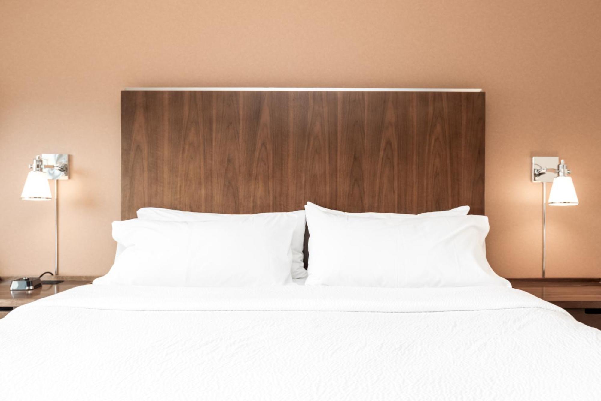 Four Points By Sheraton Kelowna Airport Екстериор снимка